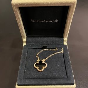 Van Cleef & Arpels 18k yellow gold black onyx vintage Alhambra pendant necklace
